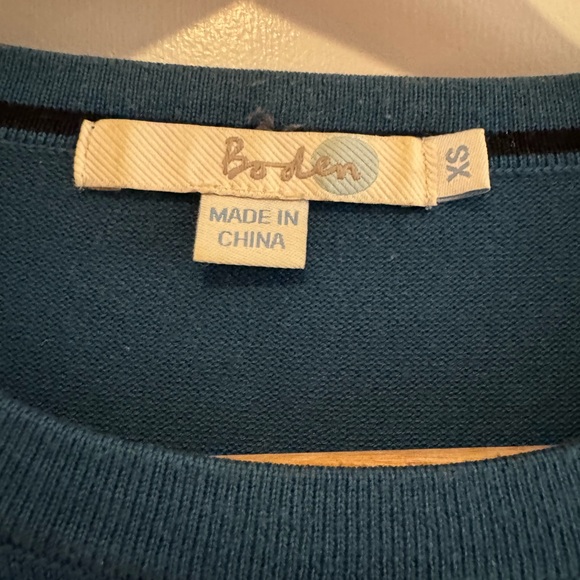 Boden size XS sweater with button details on sleeves - Picture 2 of 3